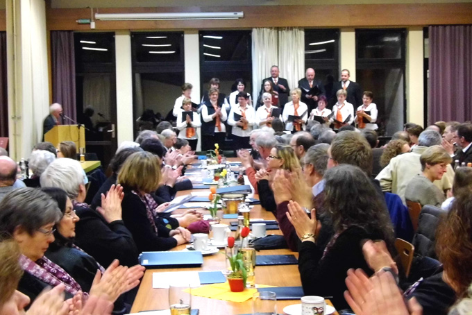 Blick auf die applaudierenden Zuhrer