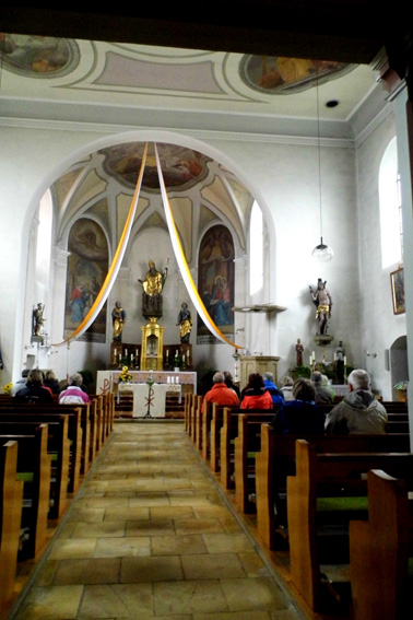 Die Kirche St. Nikolaus  in Penting