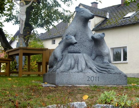 Das Dachs-Denkmal in Taxldern