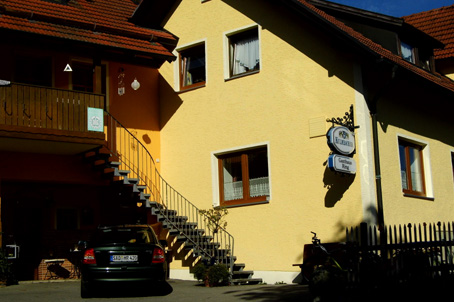 Gegenber steht das Gasthaus Ring. Dort hatten wir unser Mittagessen bestellt.