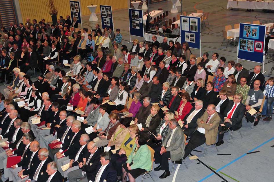 Blick auf den gefllten Saal