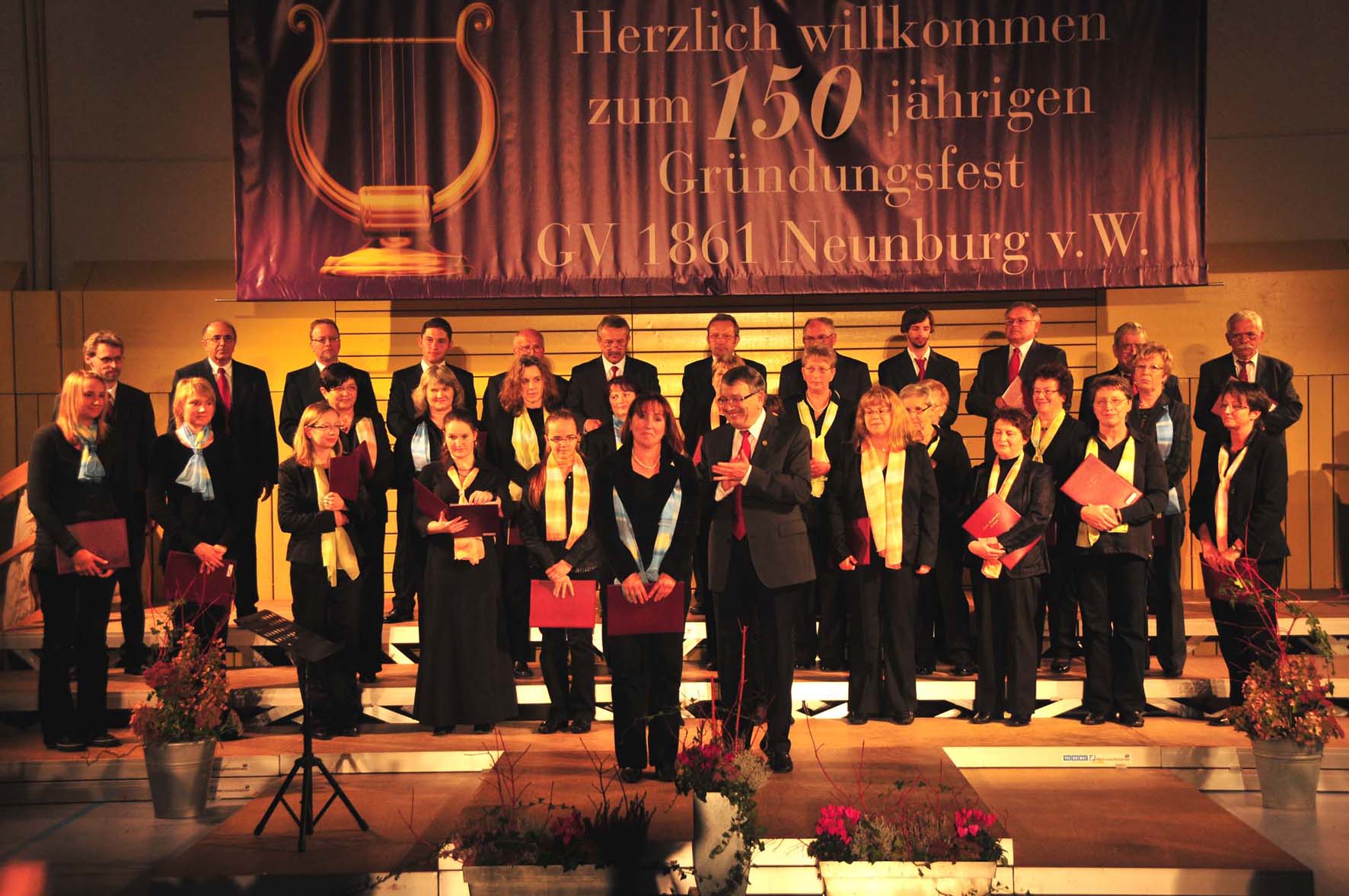 Kirchenchor St. Wenzeslaus Sc hnsee mit Sopransolistin, Chorleiter Hubert Reimer