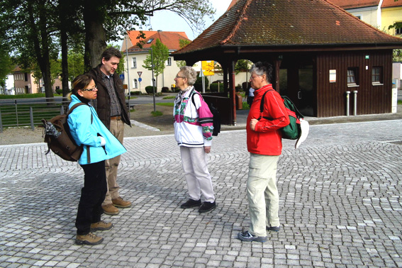 Die Ersten können den Beginn der Wanderung schon gar nicht erwarten