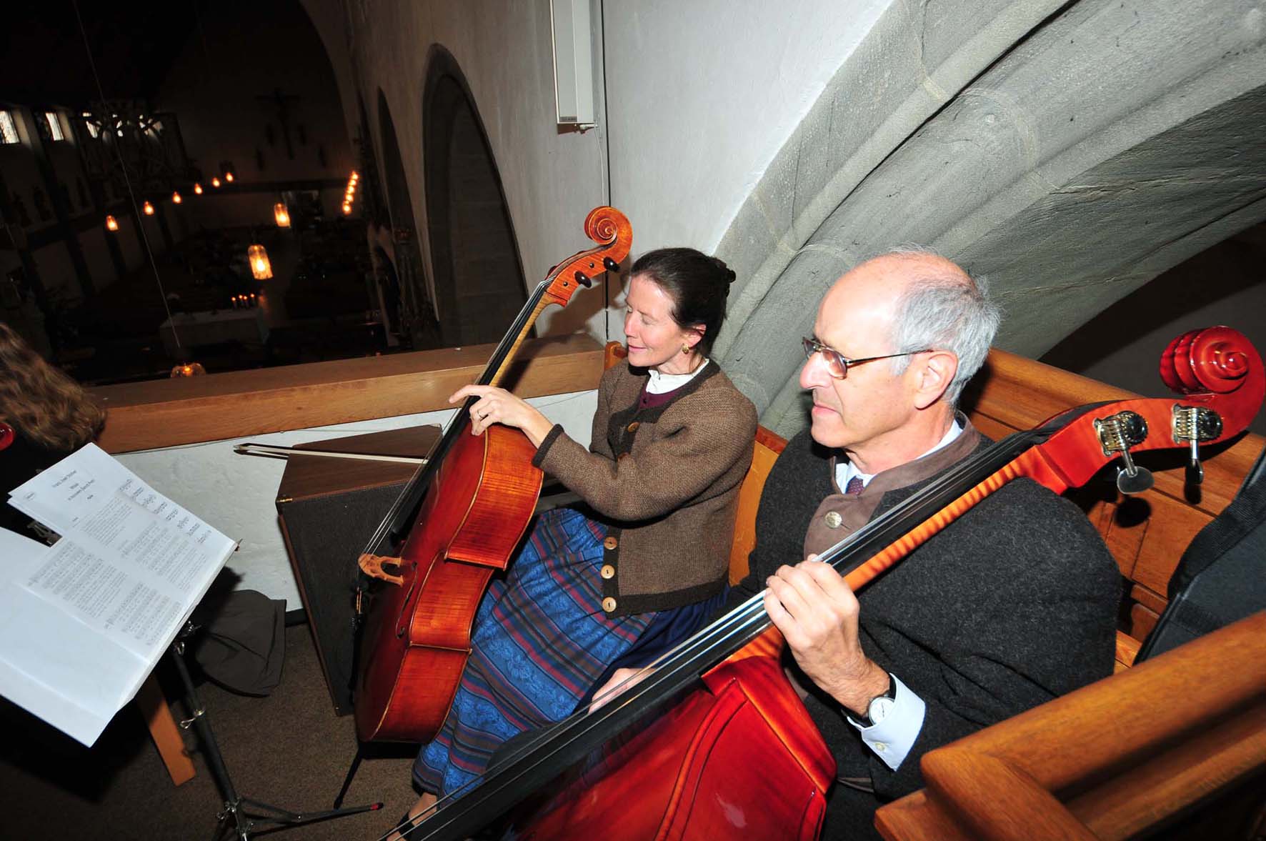 Veronika Miller Wabra und Wolfgang Frster mit Ihren Streichinstrumenten