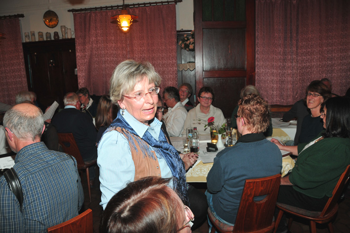 Christa bei der Verabschiedung mit Dank an Instumentaliste, Gste und Chormitgliedern fr den gelungenen Abend