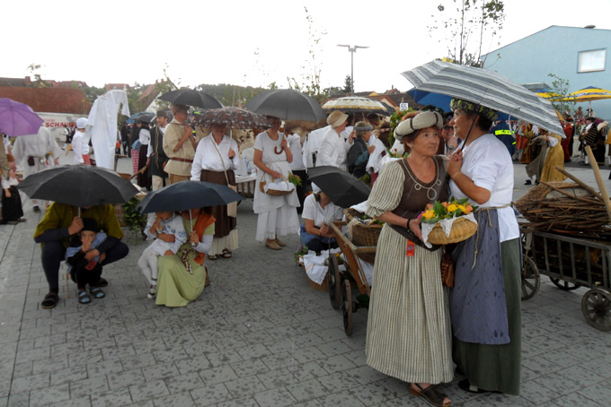 Vor dem Festzugsbeginn gab es viele Schirmherren und -Frauen